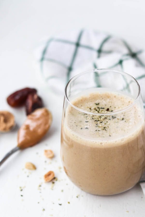 Maca and peanut butter pair so well in this smoothie. Read more about the health benefits of Maca here | Mealswithmaggie.com