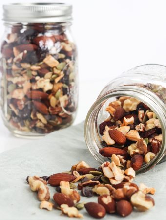 This Heart Healthy Trail mix makes about 15 servings, is low in sodium and high in antioxidants! Great for snacks or a road trip.  | Mealswithmaggie.com #hearthealthy #lowsodium #mealsprep #trailmix #healthytrailmix #pepitas #almonds #mixednuts