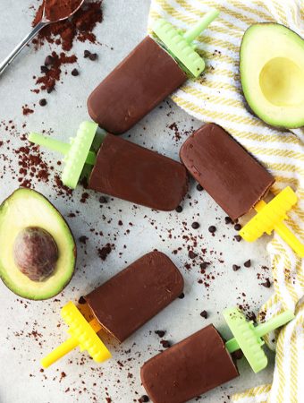 These healthy vegan fudgesicles are low in sugar, under 100 calories and can be made in under 10 minutes! | Mealswithmaggie.com #avocado  #cocoapowder #environmentalfriendly #almondmilk #cleaneating #frozendesserts #summerdessert #fudgesicle #vegan #healthydessert