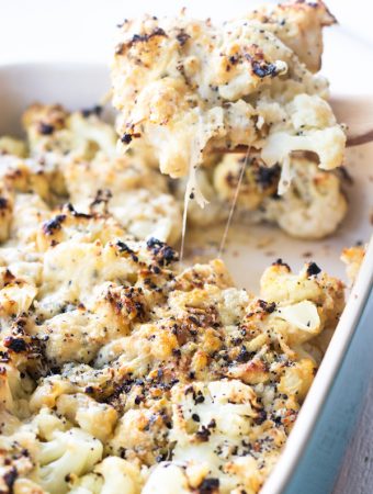 Everything bagel Cauliflower Casserole- a lighter thanksgiving dish that is cheesy, salty and garlicky all in one bite. Low carbohydrate, vegetarian and high in fiber | mealswithmaggie.com #everythingbagelseasonsing #cauliflowercasserole #thanksgivingcasserole #healthycasserole #cauliflower #healthythanksgiving #lowcarbthanksgiving #vegetarianthanksgiving