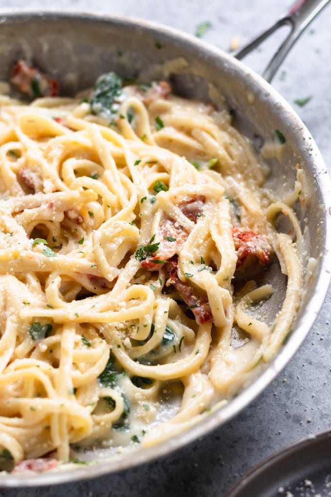 a pan of chicken Alfredo with sun-dried tomatoes