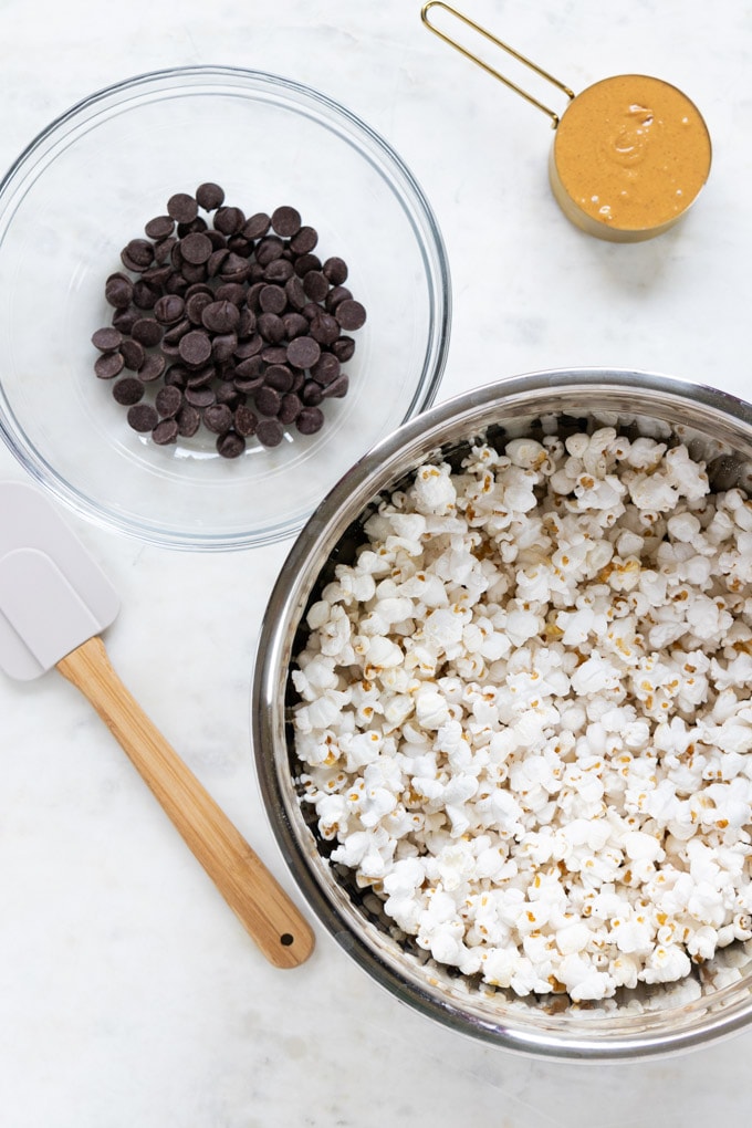 Ingredients for popcorn pumpkin spice puppy chow