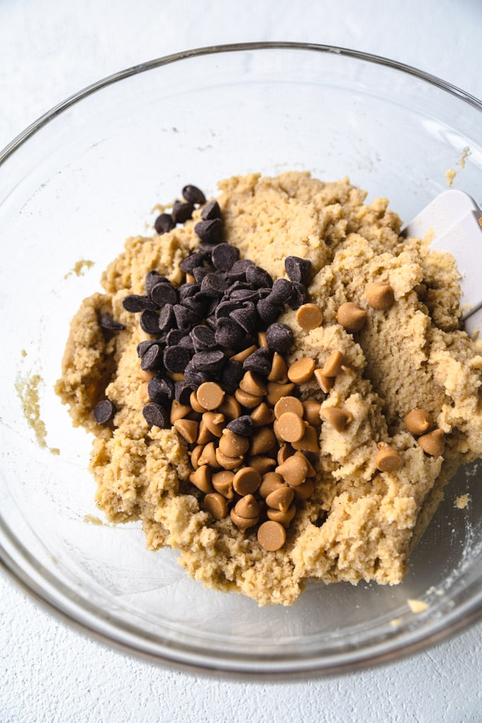 Ingredients for almond flour bread in a bowl.