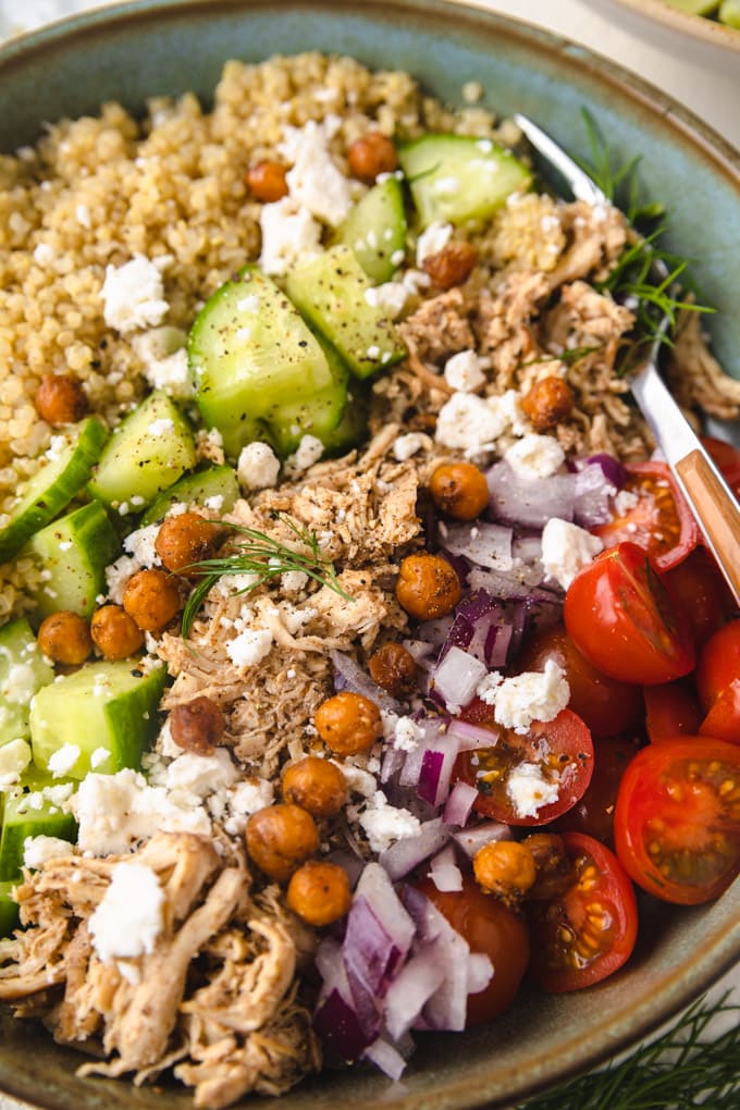 Crispy chickpeas with red onions and tomatoes with sprigs of dill.