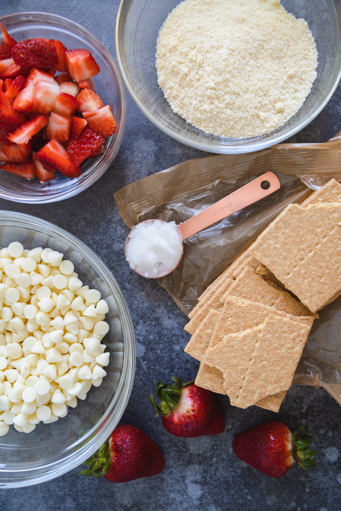 ingredients for no bake strawberry shortcake bites.